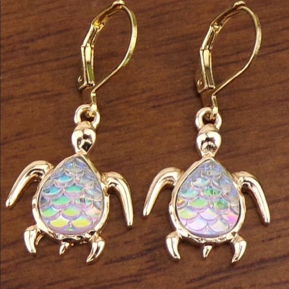 💥3/$12💥Turtle Charm Errings - Picture 2 of 2